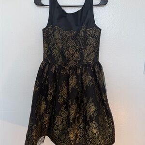 monique lhuillier Elegant Black and Hold Formal Dress